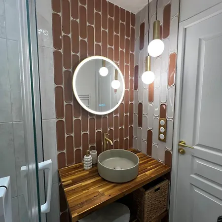 Apartment Hyper Centre De Caen, Refait A Neuf, Cosy